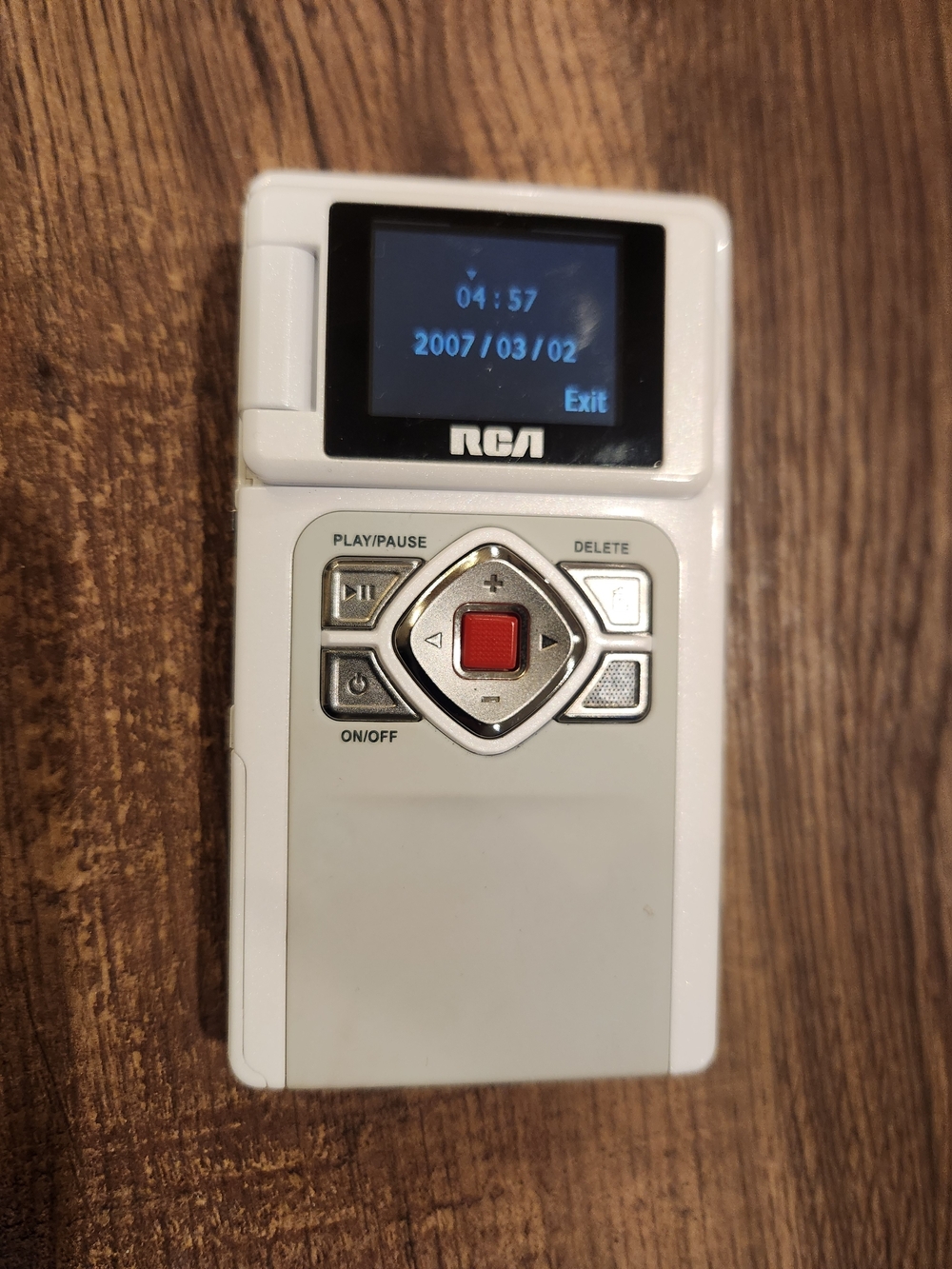 RCA Small Wonder EZ201A Digital Pocket Camcorder Video Camera White Retro Y2K